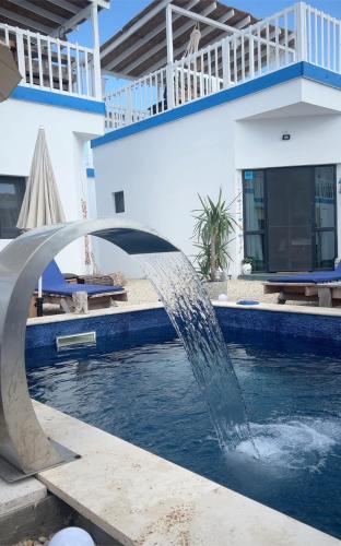 SUN Bungalow Costinești — 4-Star Luxury Hotel in Schitu, Romania