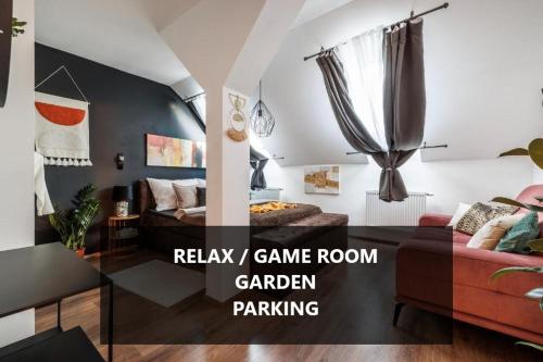 Spacious flat & parking possibility 3 stops to Wenceslav square — 4-Star Luxury Hotel in Prague, Czech Republic