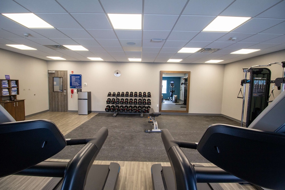 Hampton Inn & Suites North Attleboro - photo 23