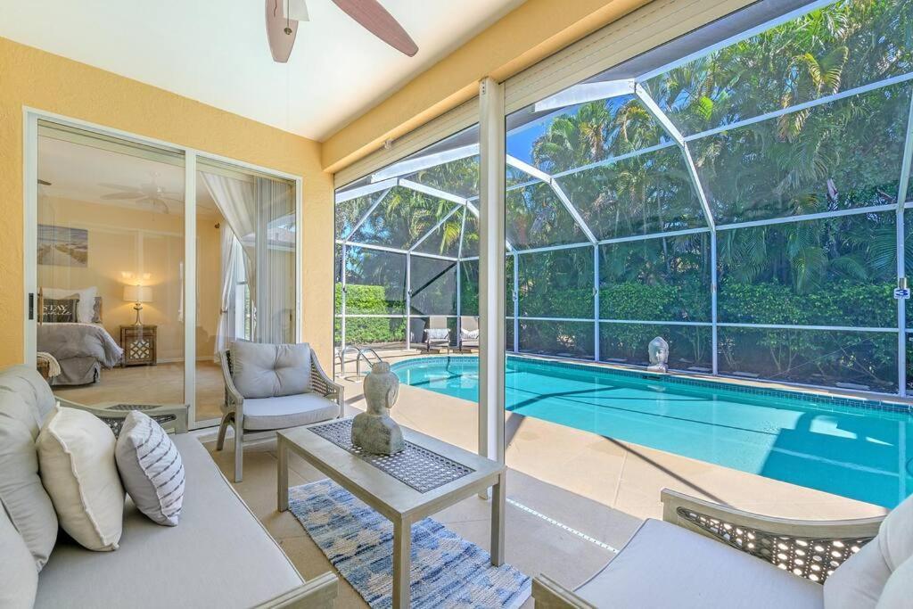 Paradise Escape Luxury Pool w Game Room King Bed in Naples, United States