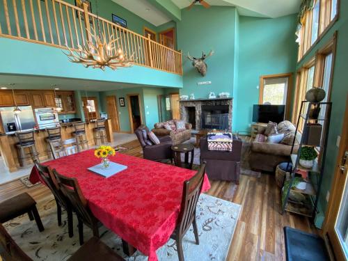 P5 Ski in Ski out rare find Presidential View single family with garage pool table ping pong - photo 3