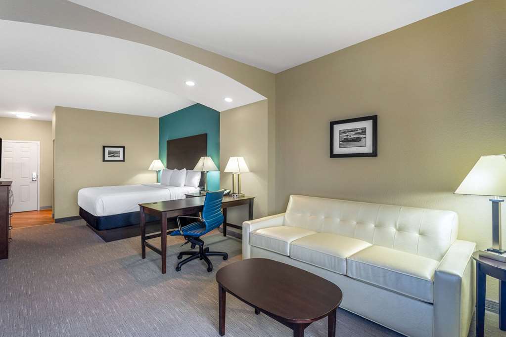 La Quinta Inn & Suites by Wyndham Sebring - photo 27