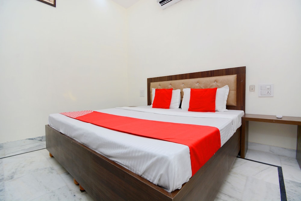 Oyo 38787 Hotel Red Rose