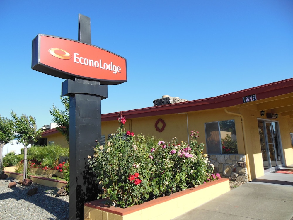 Econo Lodge Fairfield - photo 21