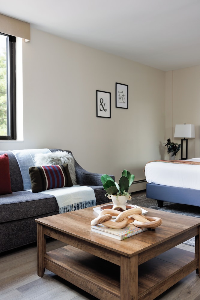 The Andrew Hotel - photo 14