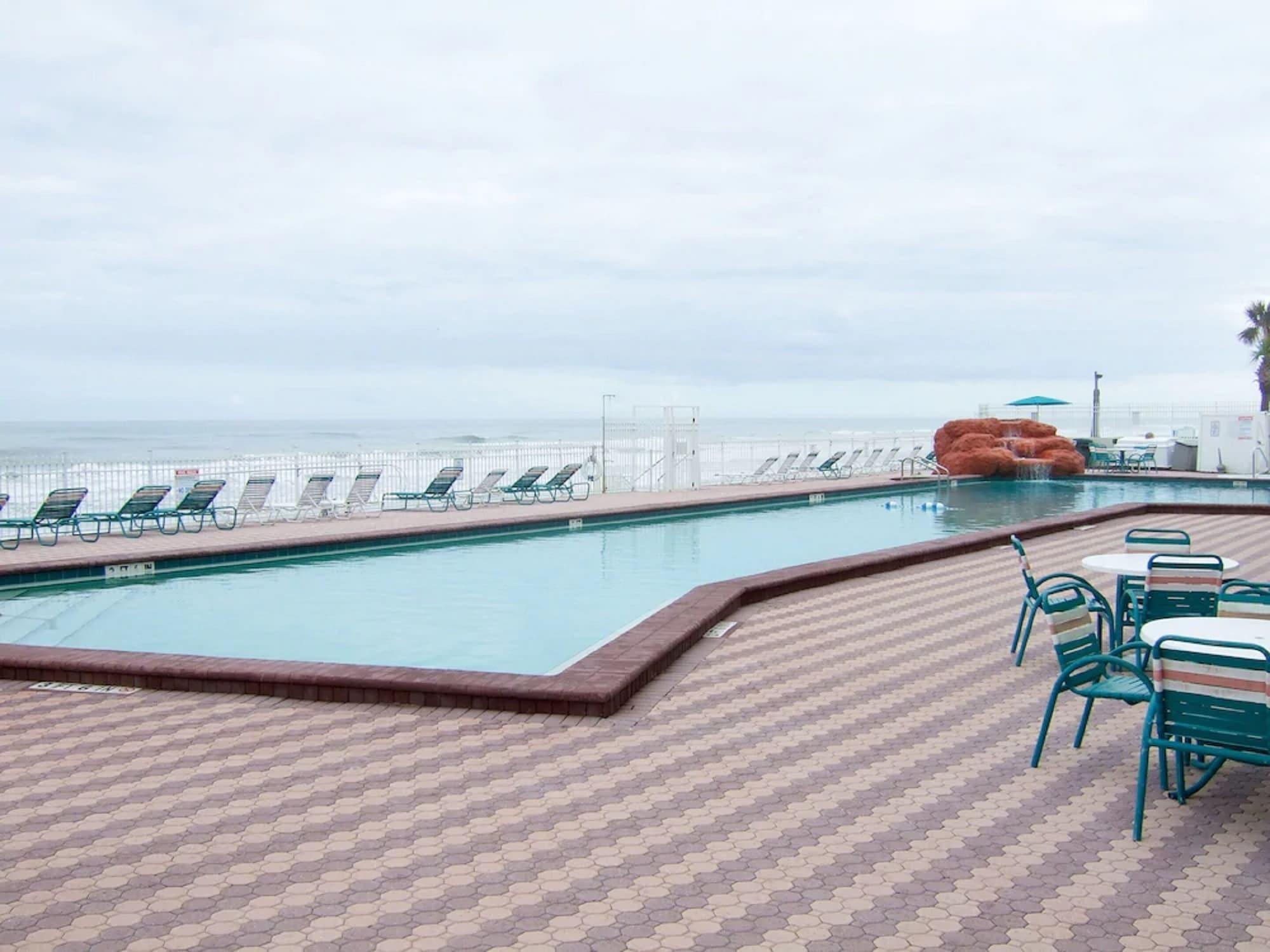 Harbour Beach Oceanfront Resort - photo 14