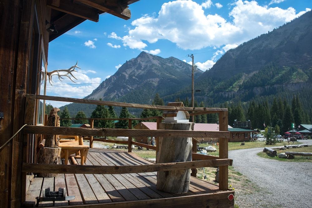 Silver Gate Lodging - photo 9