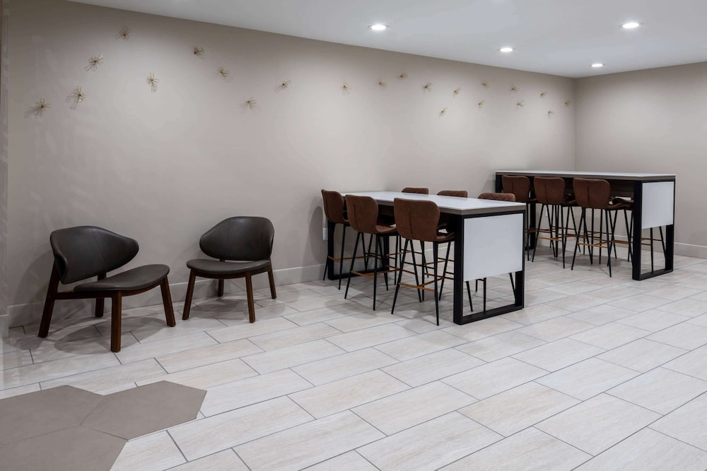 Ramada by Wyndham Modesto Yosemite Area - photo 39