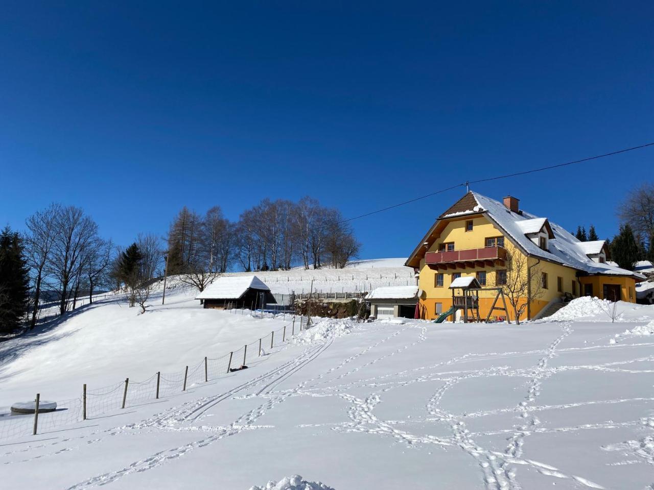 Biohof Kroisleitner Ferienwohnung Rundumblick — 4-Star Luxury Hotel in Sankt Jakob Im Walde, Austria