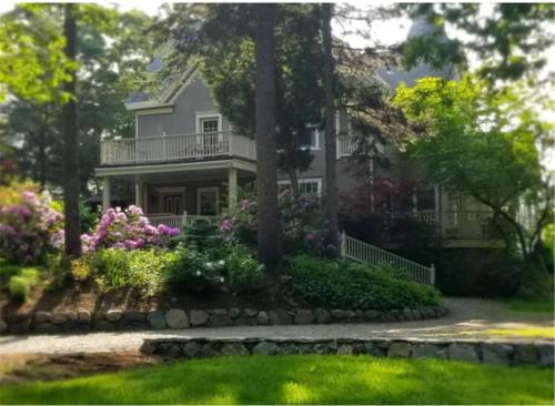 Harvard House The Gathering Place — 4-Star Luxury Hotel in Waltham, United States