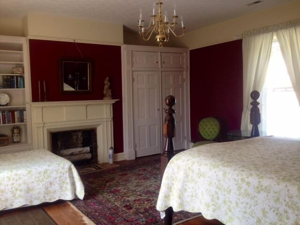 Maysville Manor Bed & Breakfast — Buckingham — photo 4
