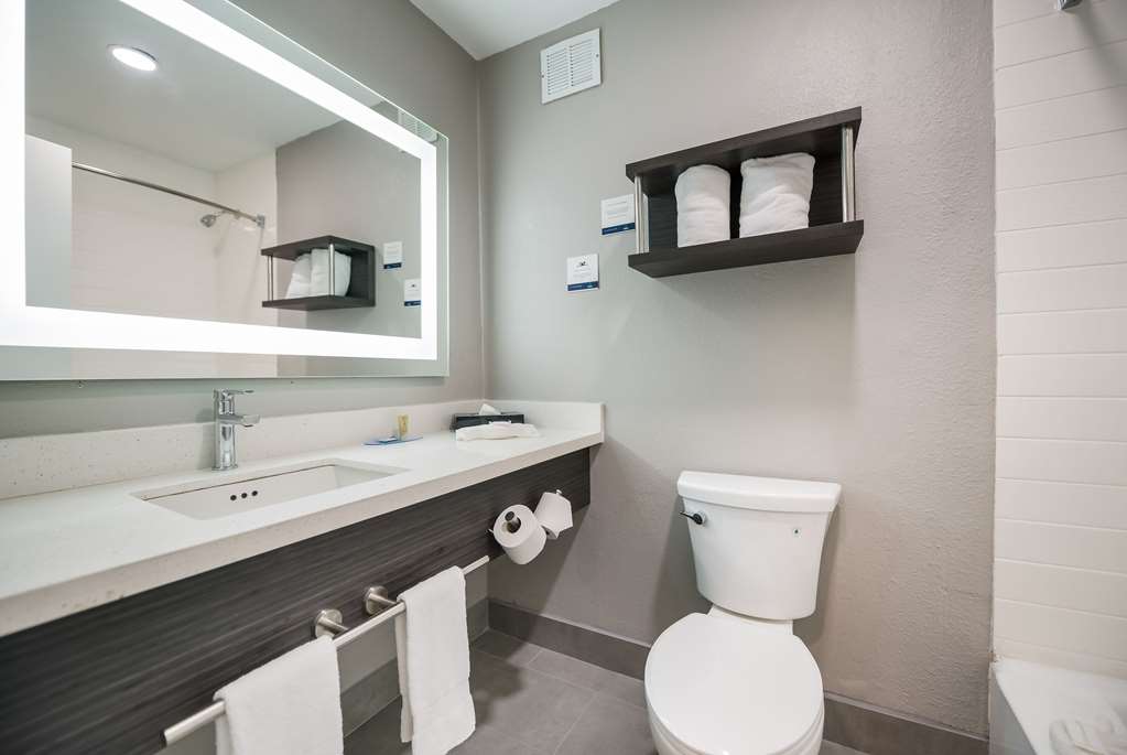 Clarion Pointe Marshall - photo 11