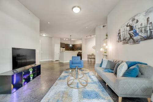 Serene 2BR I Pool I Gym I Free Parking I Workspace — 4-Star Luxury Hotel in Dallas, United States