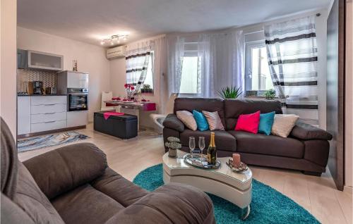 Cozy Apartment In Liznjan With Wifi — 4-Star Luxury Hotel in Liznjan, Croatia
