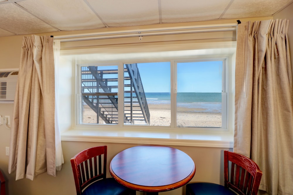 Atlantic Oceanfront Hotel - photo 28