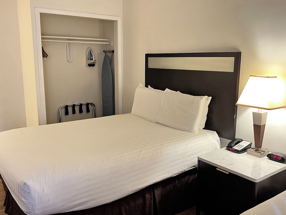 Alhambra Hotel - photo 17