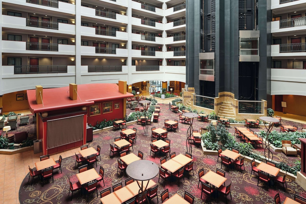 Embassy Suites by Hilton Hampton Convention Center - photo 3