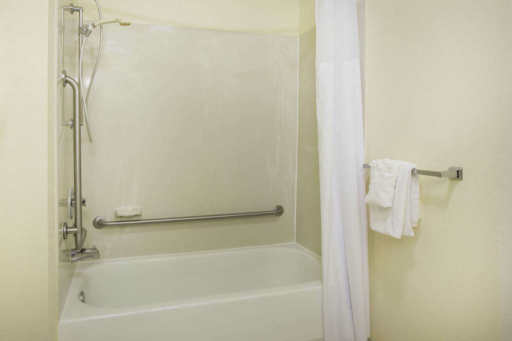 Days Inn by Wyndham Florence Near Civic Center - photo 15