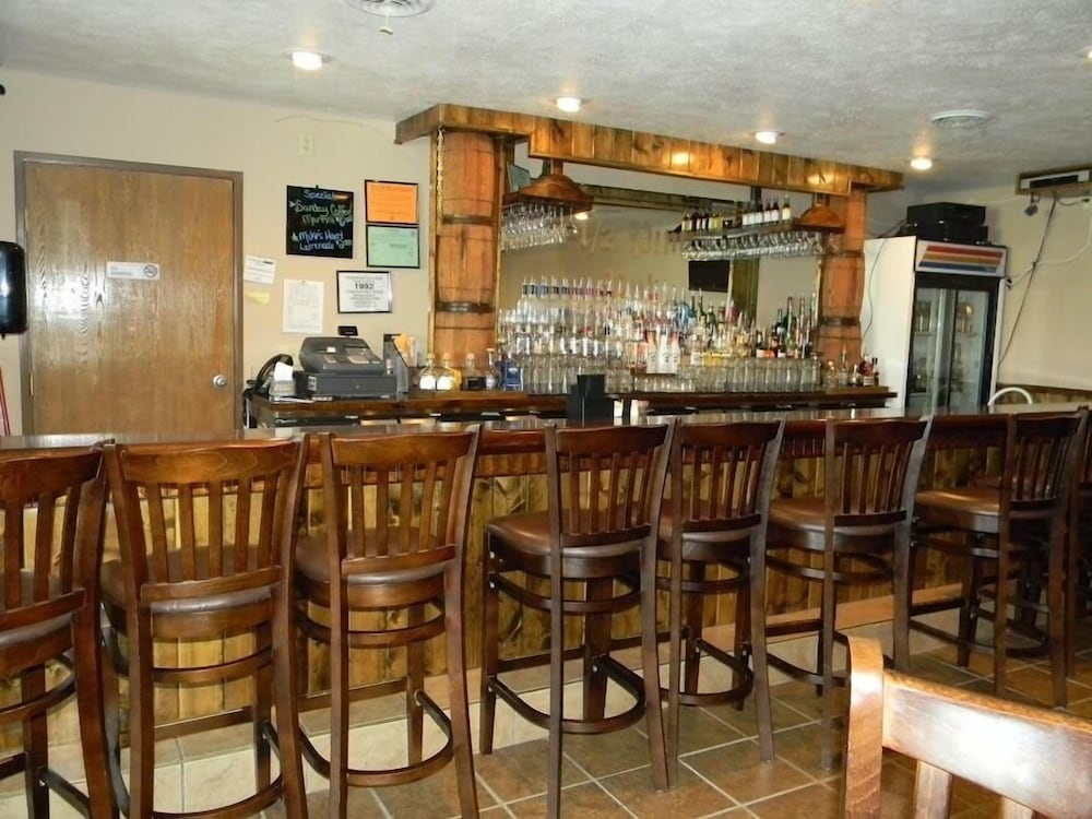 Boarders Inn & Suites by Cobblestone Hotels Munising - photo 31