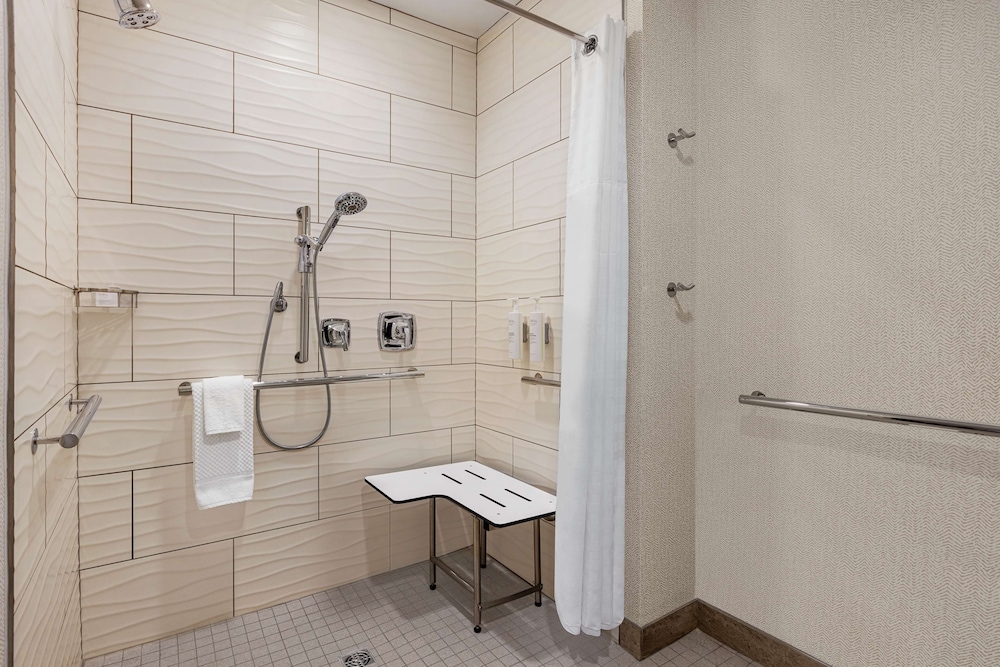 Embassy Suites by Hilton Round Rock - photo 21
