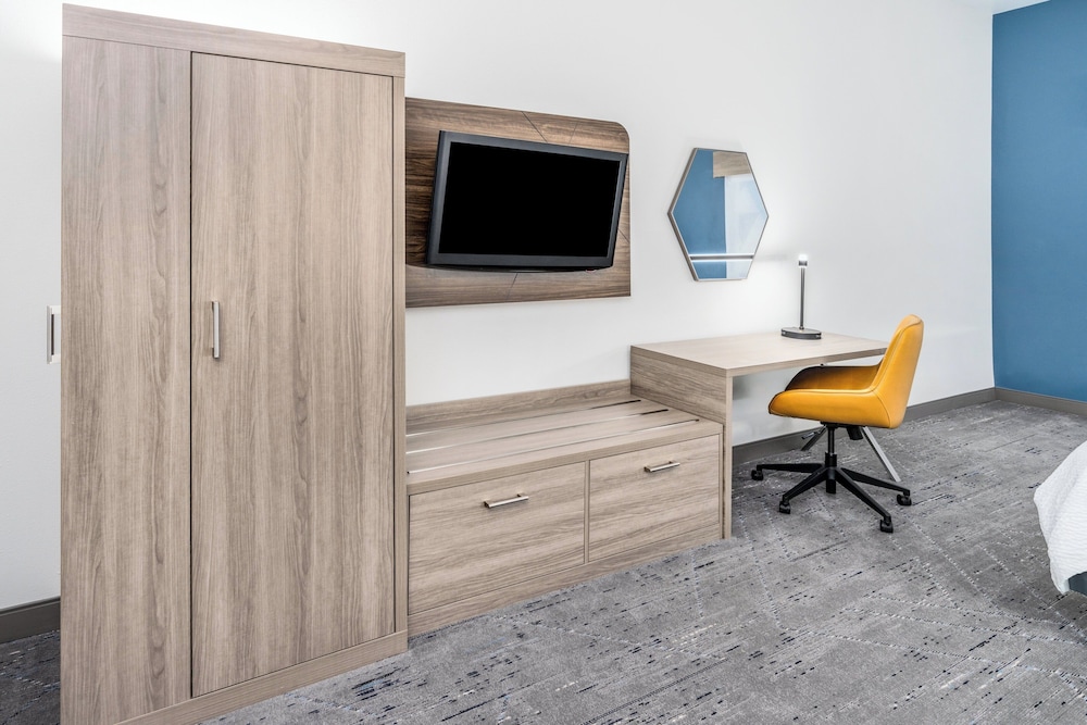 Holiday Inn Express Hotel & Suites Denver North Thornton by IHG - photo 11