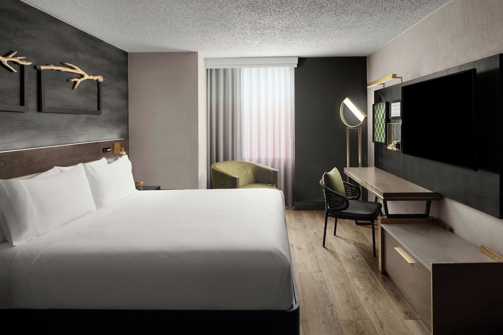 Renaissance Chicago North Shore Hotel - photo 25
