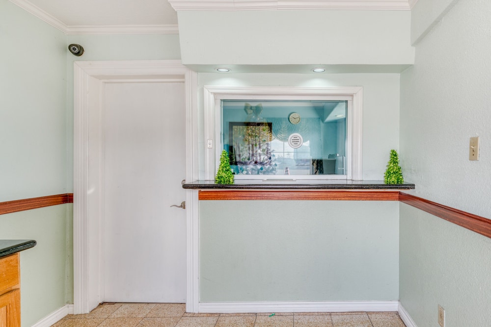 OYO Hotel Channelview I 10 - photo 3