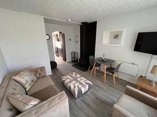 Dog Friendly Beachside Cottage Kessingland With Private Parking 20698519 — Kessingland