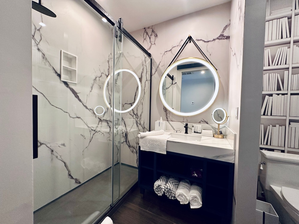Chez Hotel Arlington Heights - photo 18