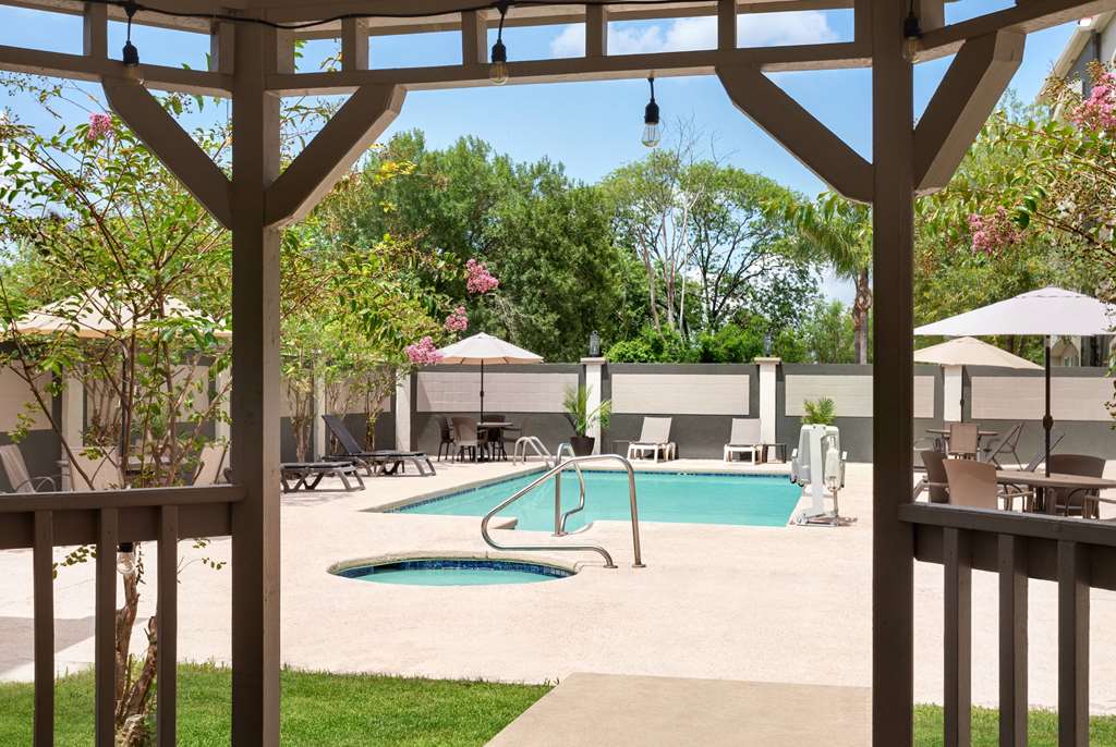La Quinta Inn & Suites by Wyndham Brownsville North - photo 19