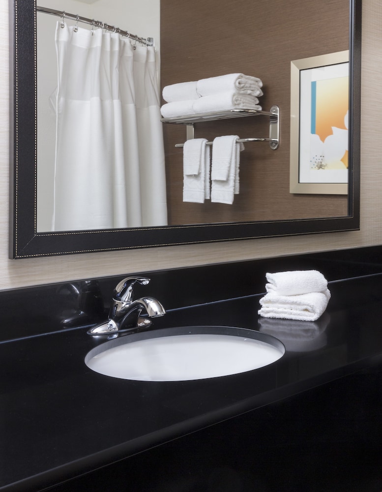 Fairfield Inn & Suites Bismarck North - photo 13
