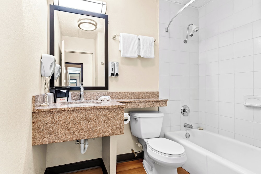 Red Roof Inn Cortland - photo 17