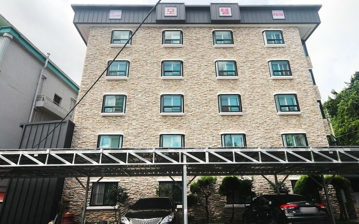 Uiryeong Azalea - last minute hotel in Chinju