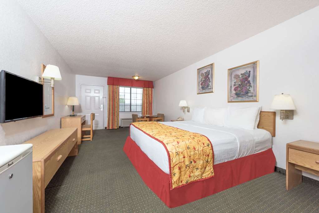 Days Inn by Wyndham Waco Near Downtown University - photo 18