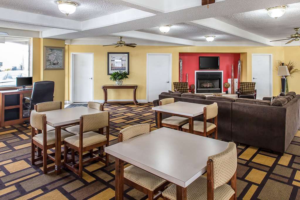 Econo Lodge Byron - photo 5