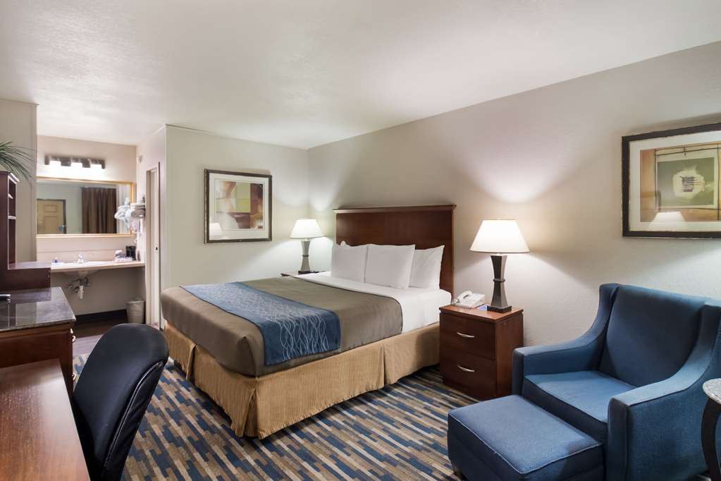 Rodeway Inn Fort Morgan - photo 12