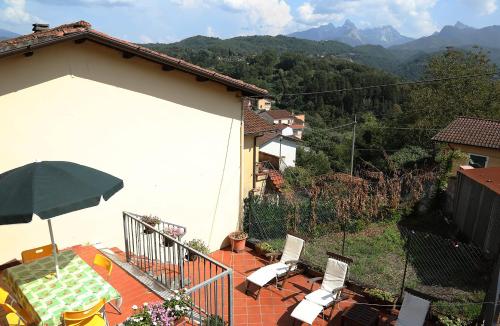 Tranquil Tuscan House with Pool and Scenic Views — 4-Star Luxury Hotel in Rometta, Italy