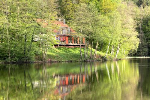 Ferienwohnungen & Campingfasser Am Kunstteich — hotel in Sangerhausen