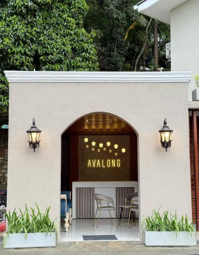 Hotel Avalong by Malwatta in Kandy, Sri Lanka