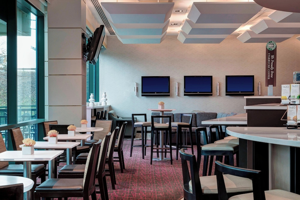 Courtyard by Marriott New York JFK Airport - photo 36
