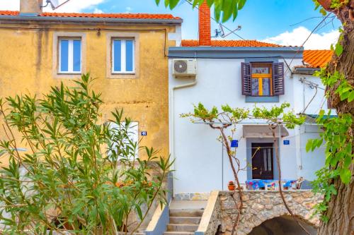 Kuca Za Odmor Kornic — hotel in Krk