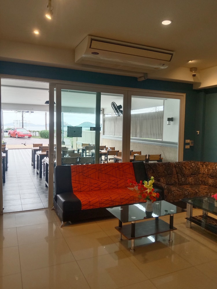 Sunset Seaside Beachfront — Wichit — photo 4