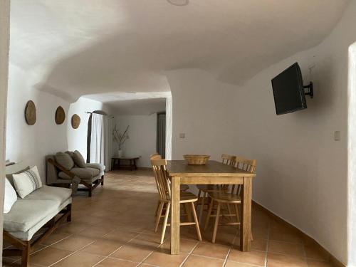 Cueva de Ramon Y Elvira — hotel in Cuevas Del Campo