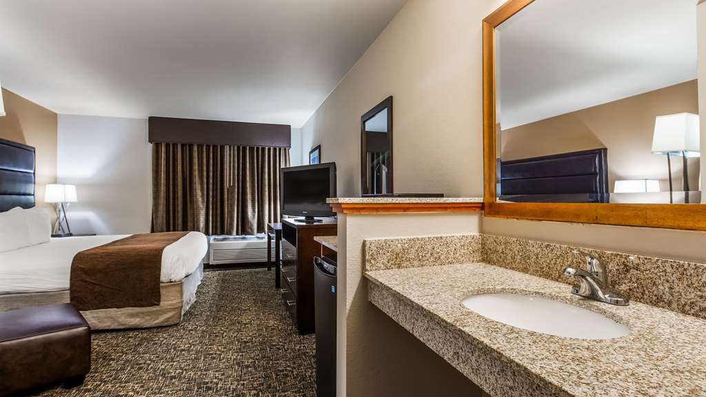 Best Western Oak Meadows Inn - photo 11