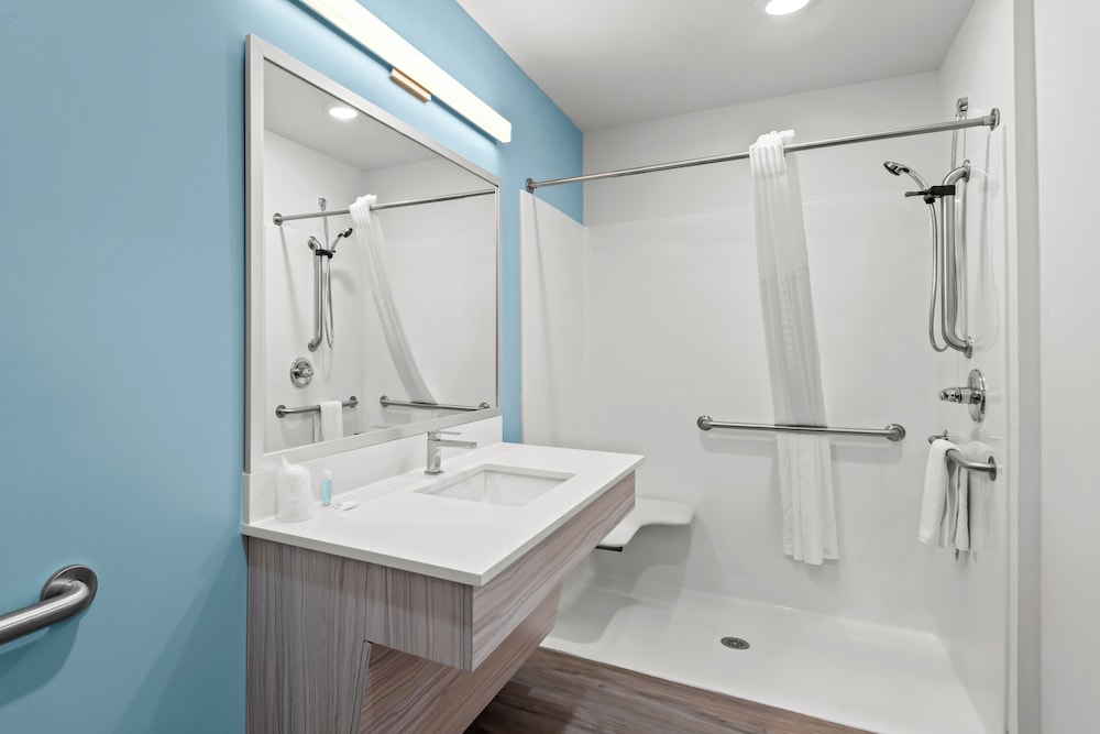 WoodSpring Suites Coralville Iowa City - photo 17