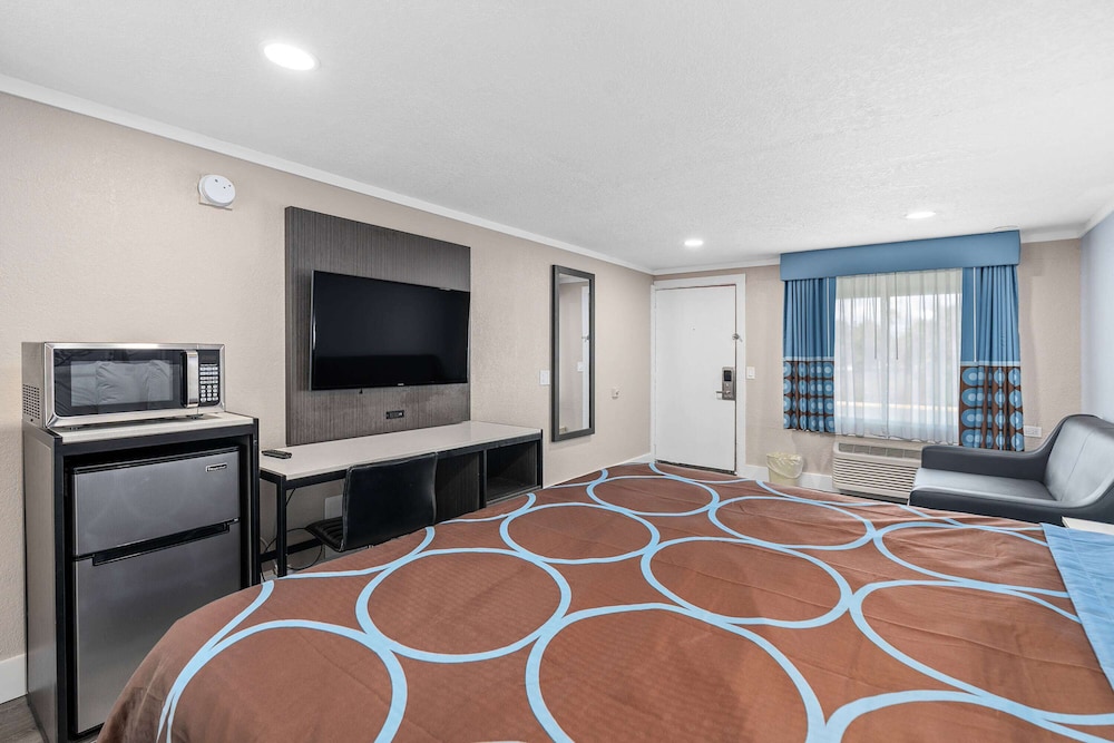 Super 8 by Wyndham Kissimmee Orlando - photo 21