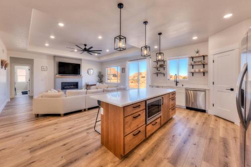 New & Modern Escape - carbon neutral hotel in Moab