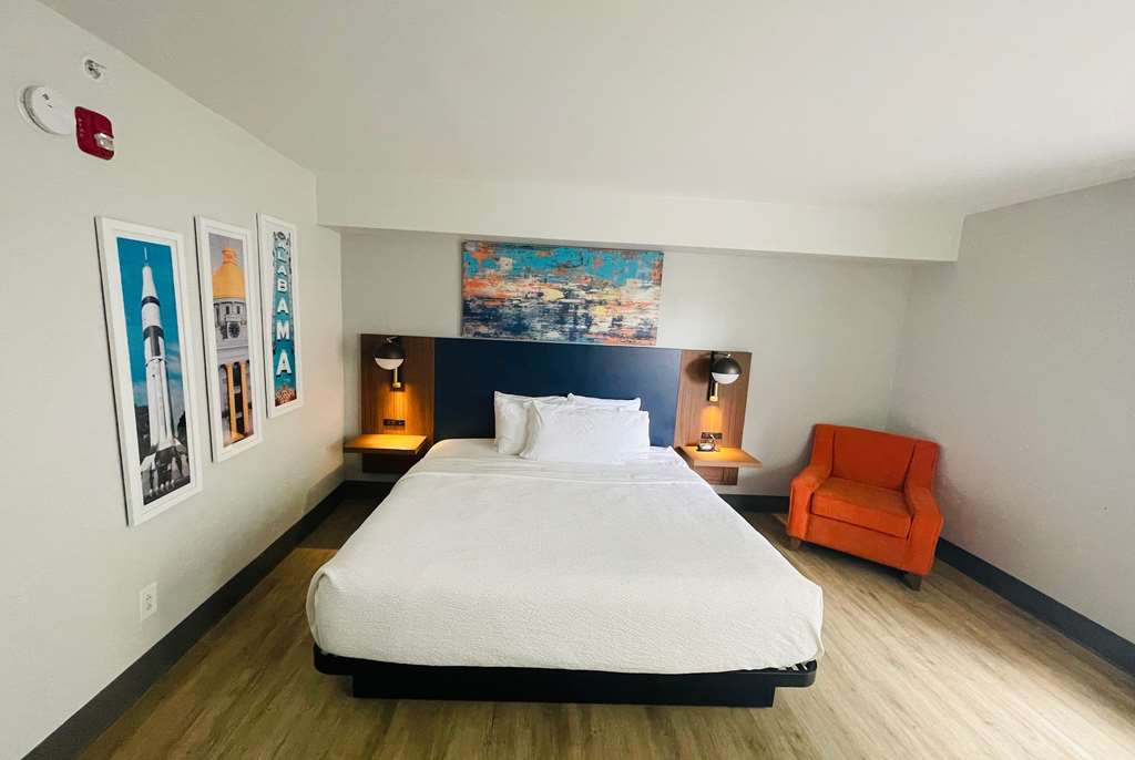 La Quinta Inn & Suites by Wyndham Birmingham Homewood - photo 18