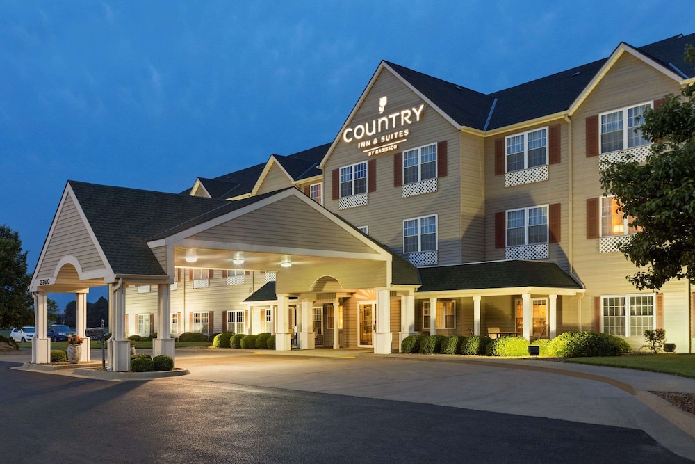 Country Inn & Suites by Radisson Salina KS in Salina, United States