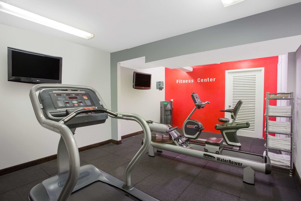 Ramada by Wyndham Hialeah Miami Airport North - photo 13